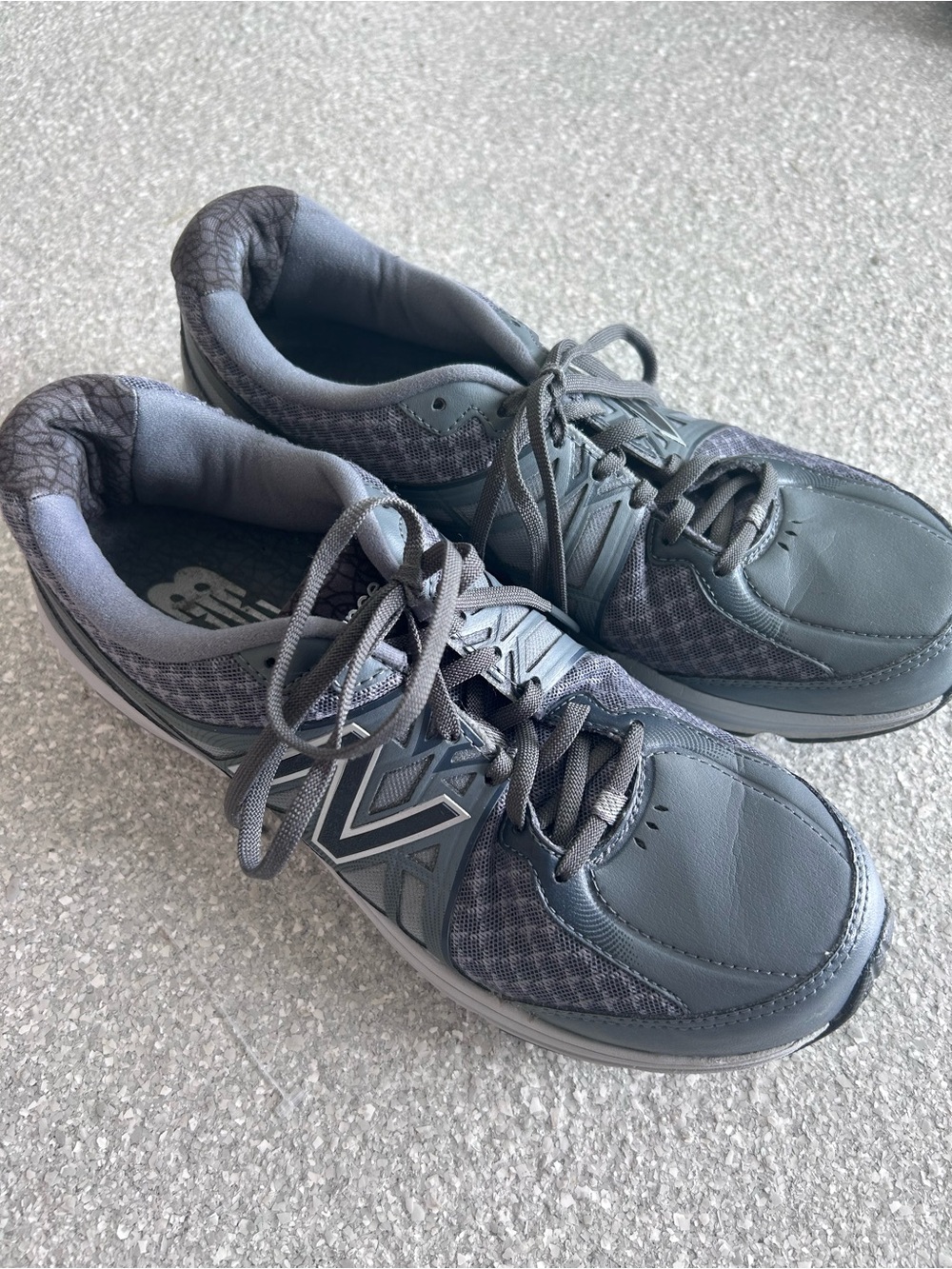 New Balance Women’s 847 v2 Gray Walking Shoes Size 9.5